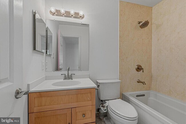 Building Photo - 1646 Stowe Rd