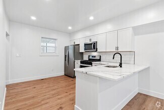 Building Photo - Luxury 4 Bed, 2.5 Bath, Amazing South Side...
