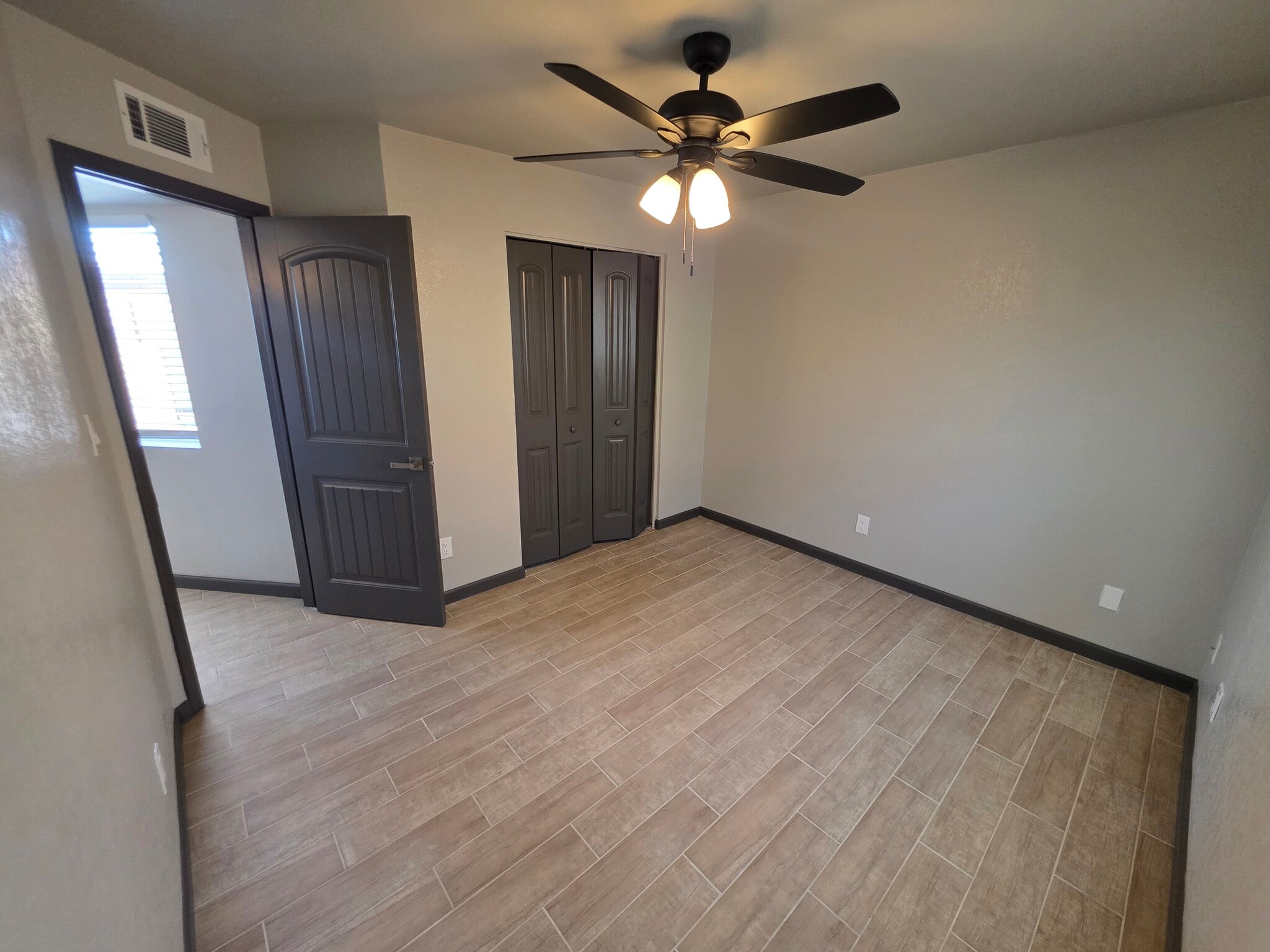 Building Photo - 1749 E Pepper Cir