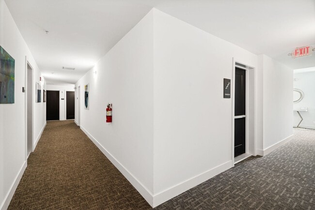 Building Photo - 1419 W Grange Ave