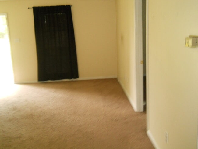 Building Photo - 3096 Tyndall Dr
