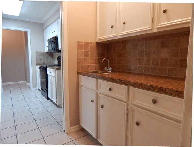 Building Photo - Gorgeous 3 Bedroom Home w/Workshop in Tyler!