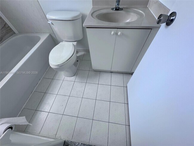 Building Photo - 1631 SE 30th St