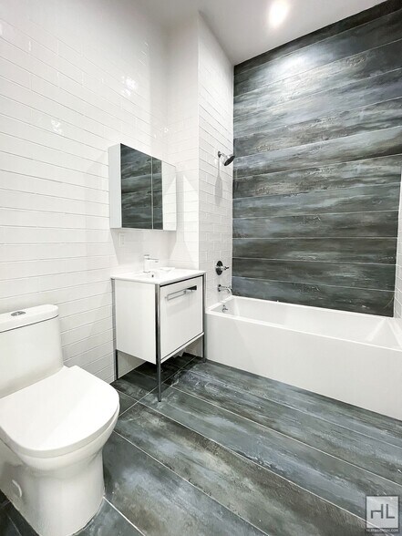 Building Photo - GRAND STREET / Spacious Williamsburg 3-Bed...