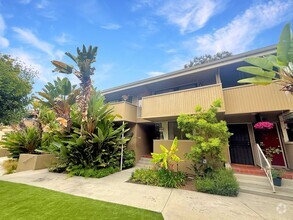 Building Photo - Beautiful 3B/2.5BA in Carlsbad!