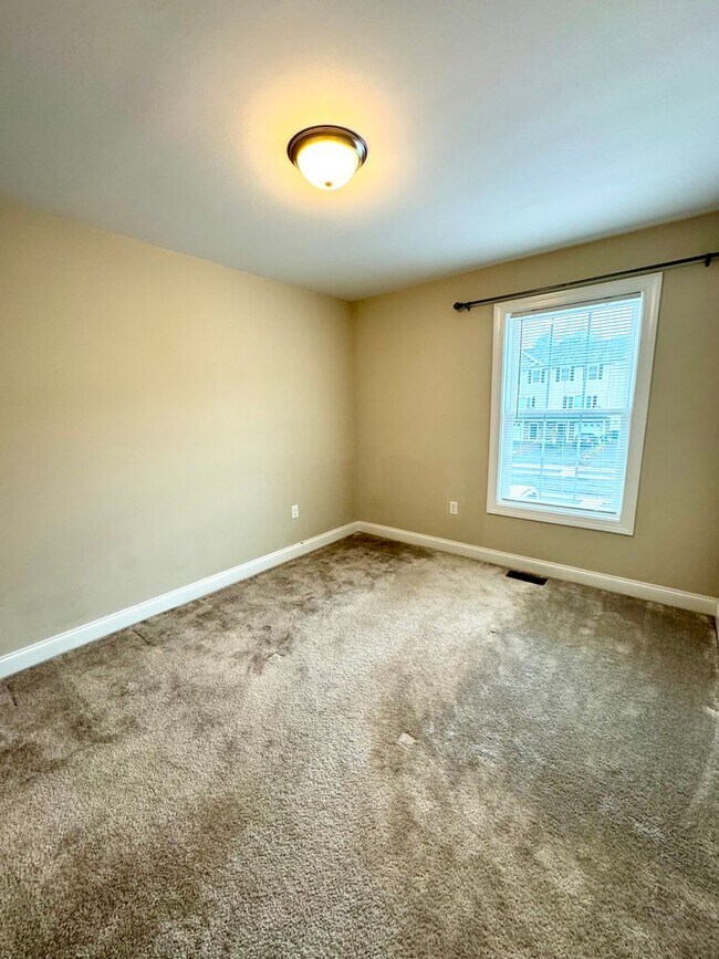 Building Photo - ***FIRST MONTHS RENT HALF PRICE***3BR/2.5B...