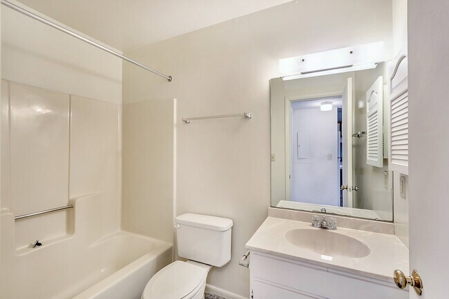 Building Photo - 1243 Cedars Ct