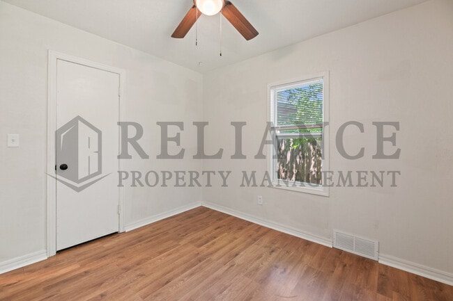 Building Photo - 2808 S Glenn Ave