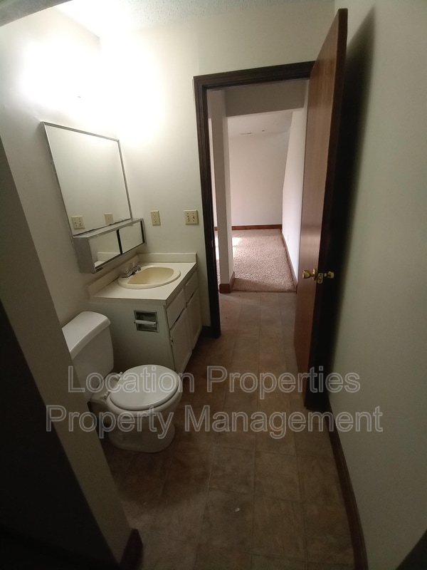 Building Photo - 104 Glenview Dr