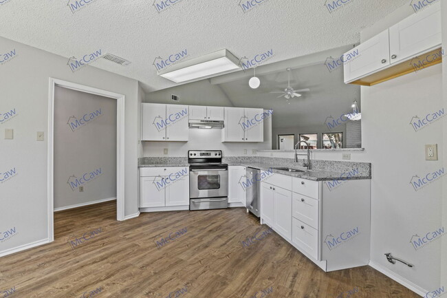 Building Photo - 809 Baxter Dr