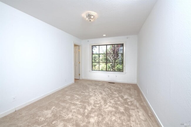 Building Photo - 13 Black Oak Ln