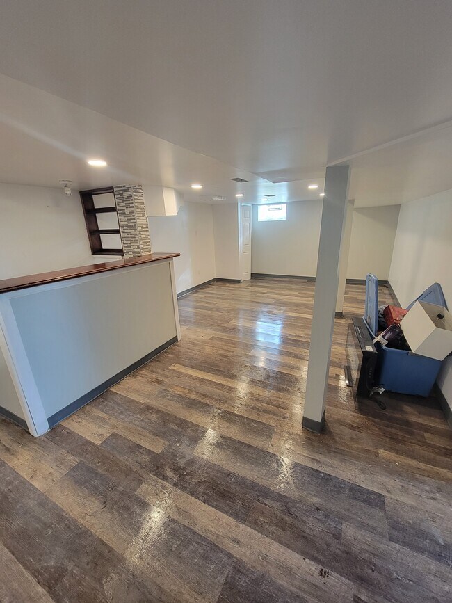 Building Photo - Maine