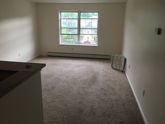 Building Photo - 319 Hildred Dr