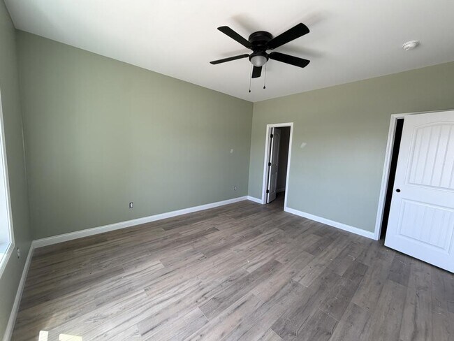 Building Photo - 142 Pinehurst Wy
