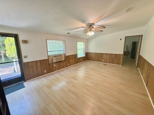 Building Photo - 166 Smith Ln