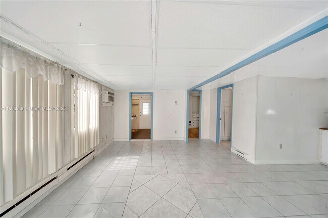 Building Photo - 346 Maple St