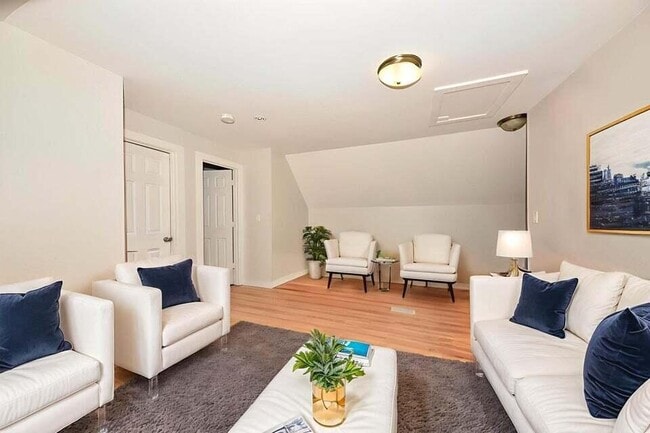 Building Photo - 2166 S 6th St