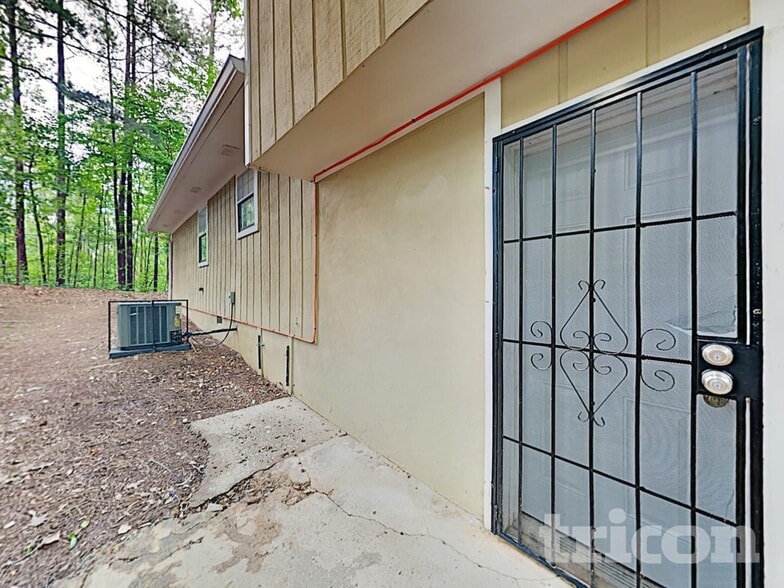 Building Photo - 3060 Orbit Cir