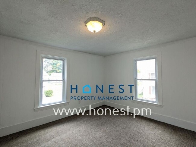 Building Photo - 41 Windsor St