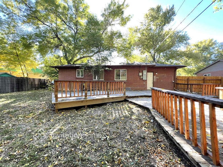 Building Photo - 6209 Brooks Dr