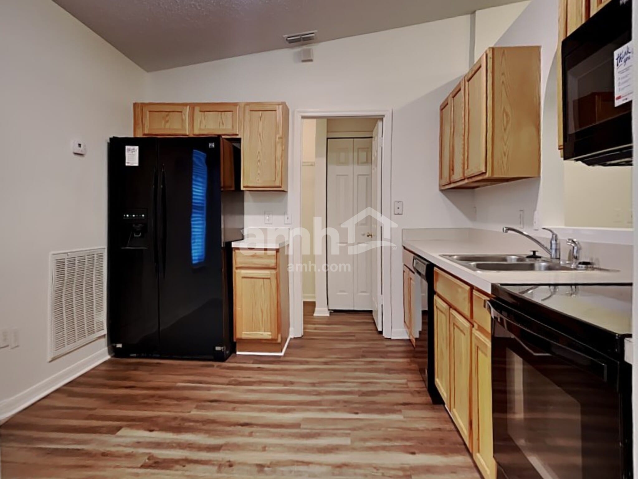 Building Photo - 3097 Rogers Ave