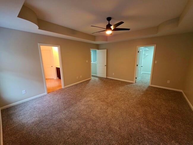 Building Photo - 3 BR 2.5 BA Hunters Creek