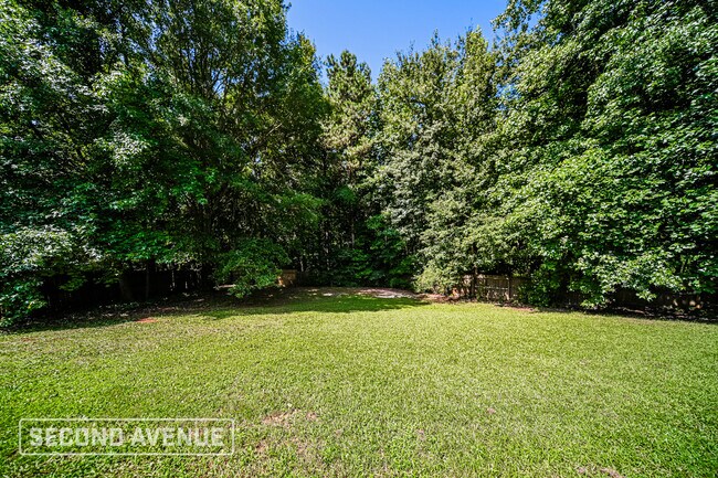 Building Photo - 320 Brookside Dr