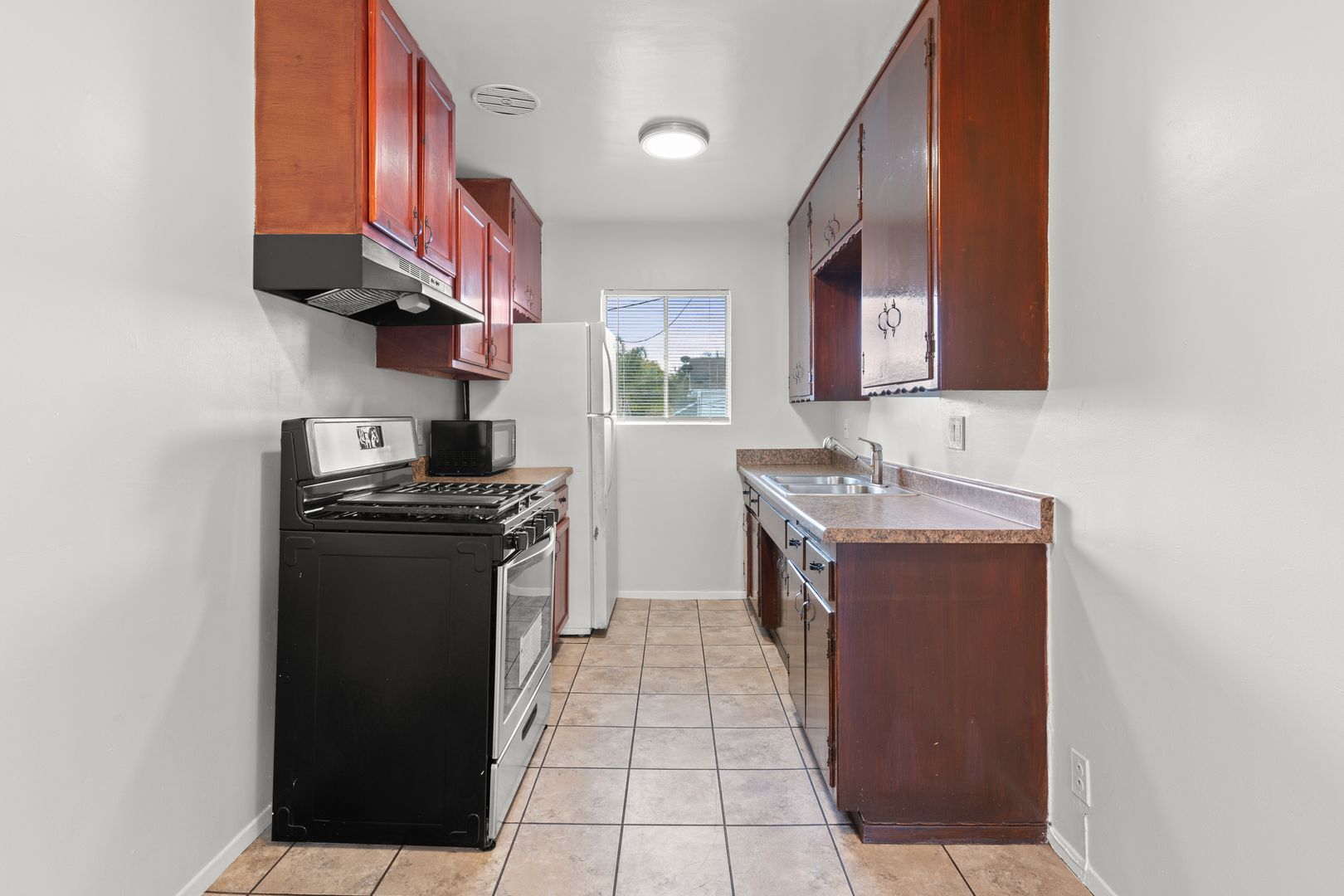 Building Photo - 621 Cerritos Ave