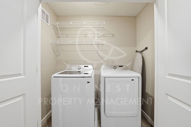 Building Photo - Practically Brand new | 3 bedroom 2.5 bathroom + loft