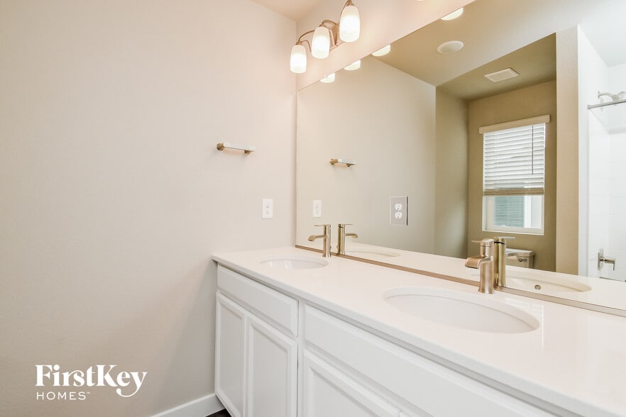 Building Photo - 11131 Murrelet Dr