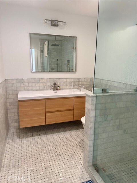 Building Photo - 241 S Barrington Ave