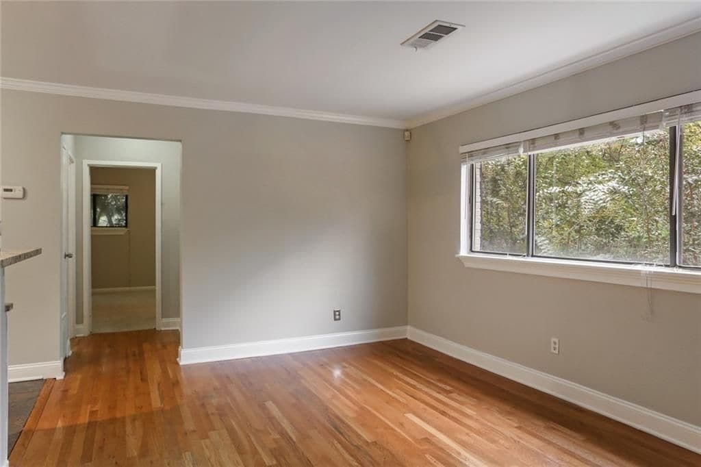 Building Photo - 880 Glendale Terrace NE