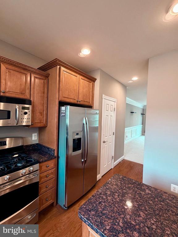 Building Photo - 47574 Royal Burnham Terrace