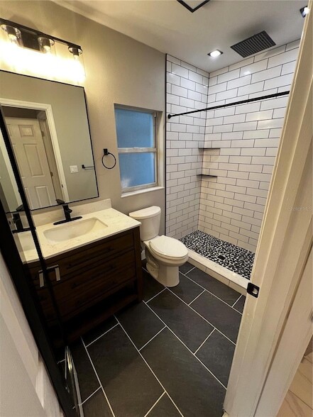 Building Photo - 2893 Webley Dr NE