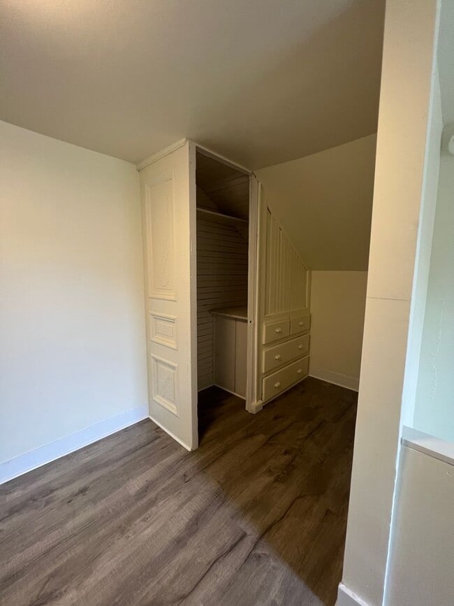 Building Photo - 4 Bedroom + Office Home in Allentown!