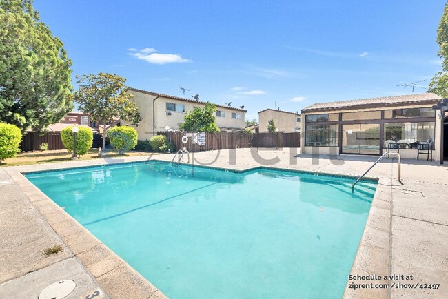 Building Photo - 10950 Saticoy St