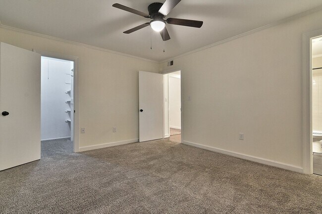 Building Photo - Riverhill Apartments