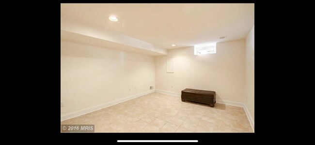 Building Photo - 3 Bed - Pets Allowed Near Patterson Park