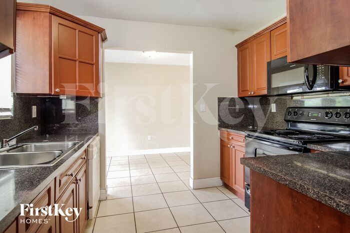 Building Photo - 2921 N 74th Way