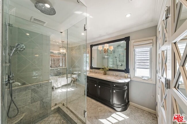 Building Photo - 2107 Coldwater Canyon Dr