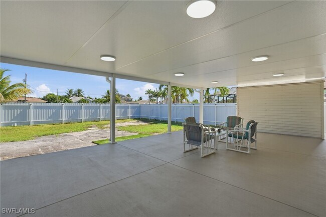 Building Photo - 4421 SW 14th Pl