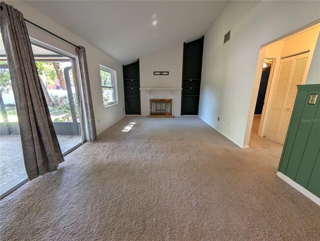 Building Photo - 719 Regent Cir S