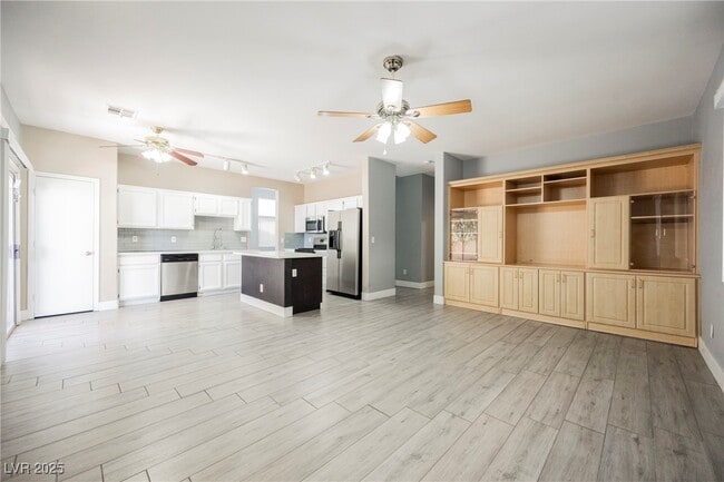 Building Photo - 138 Cam Capri