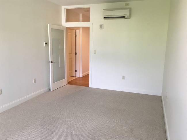 Building Photo - 875 Elm St