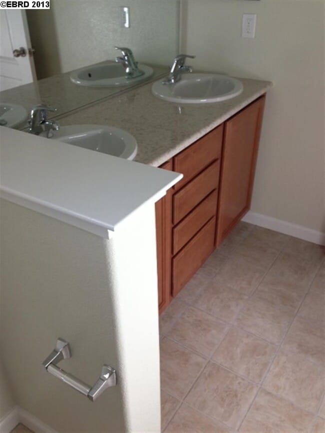 Building Photo - 494 Shannon Way