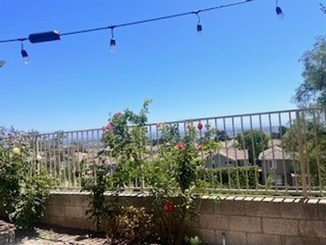 Building Photo - PICTURE PERFECT 2 BR/2 BATH PLUS LOFT  DETACHED HOME IN GATED COMMUNITY