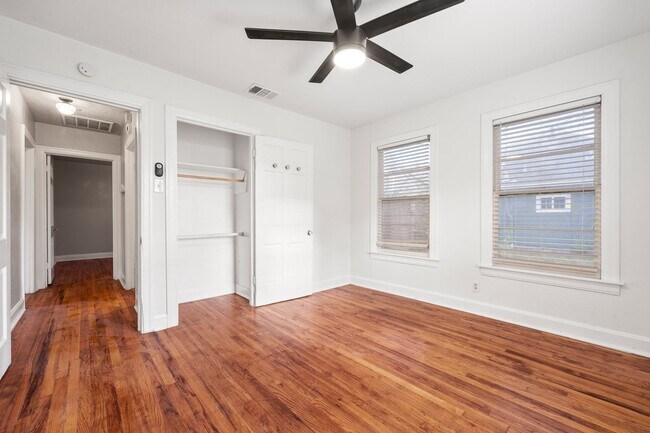 Building Photo - 934 E 52nd St