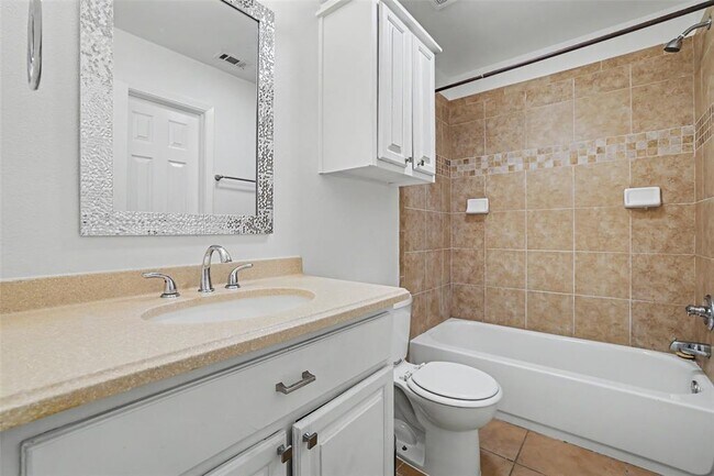 Building Photo - 6307 Chesterfield Ave