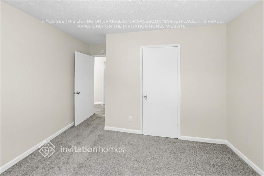 Building Photo - 614 Oxford Hall Dr SW