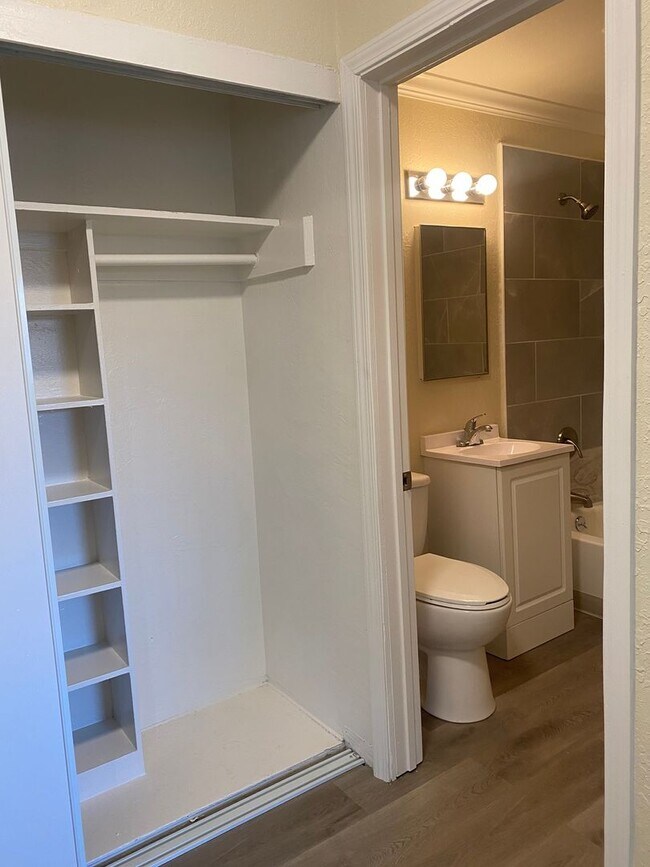 Building Photo - Welcome to SkyView Villa & Somerset Apartments!